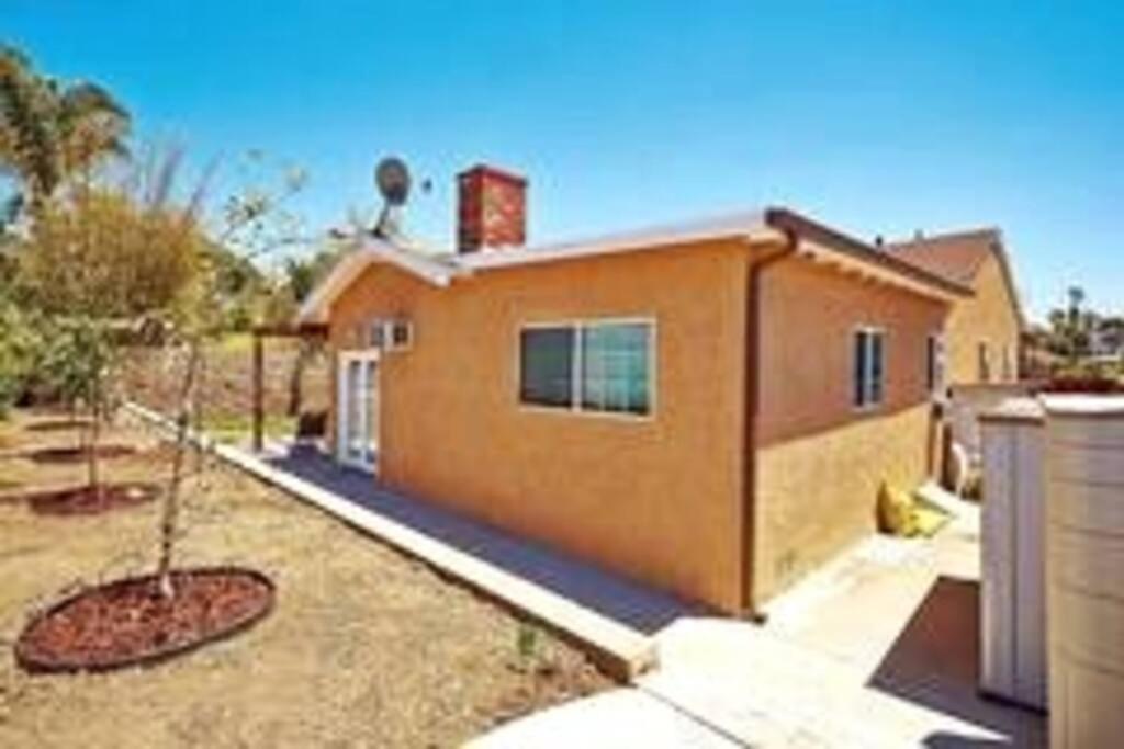 3 Bedroom + Near Venice + Redecorated + Backyard With Bbq Los Angeles